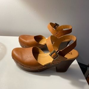 Korks Camel Clog Heels